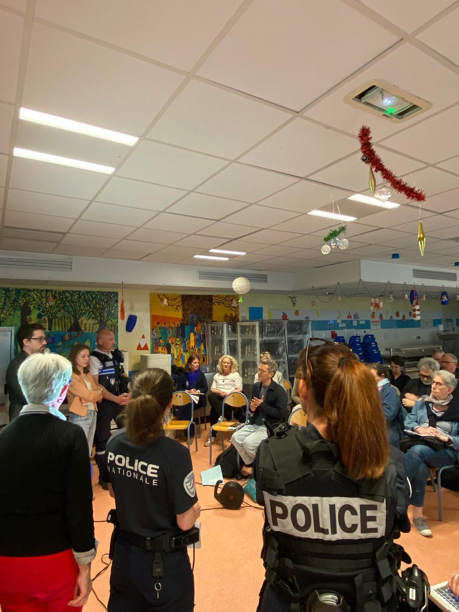 💬Soutien financier à la P’tite Istanbul en fête, maitrise des nuisances sonores, lutte contre la mono activité, rénovation de la Chapelle St-Lazare, réaménagement du bd de Strasbourg…de nombreux échanges encore ce soir en conseil de quartier St Denis-Paradis !