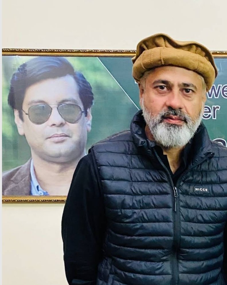 <a href="/SafinaKhann/">Safina Khan</a> Reminds me of brainless RSS goons stepping on the flags of Muslim countries..
I stand with <a href="/ImranRiazKhan/">Imran Riaz Khan</a> 
He was abroad.. not bound, hurt but still didn't kept silent during #PakistanIndianWar like Shareefs.. sitting in government. 
<a href="/arsched/">Arshad Sharif</a>