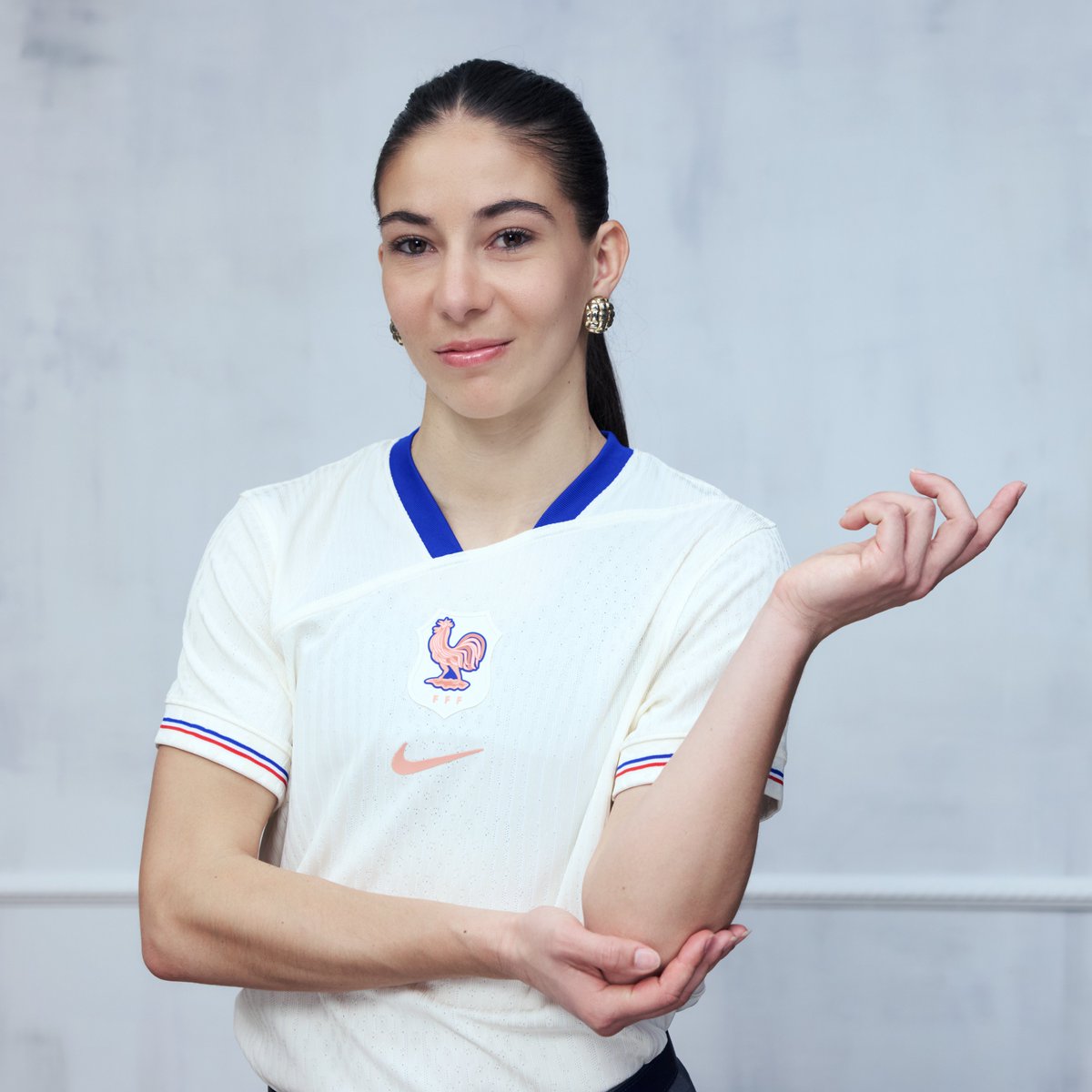 𝐂𝐥𝐚𝐫𝐚 🫴