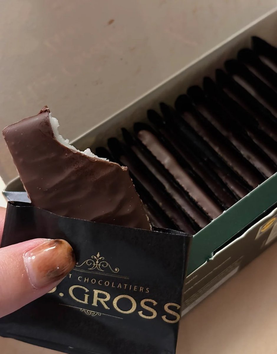 First bite, forever hooked 🍫
#ChocolateLove #FirstBiteMagic