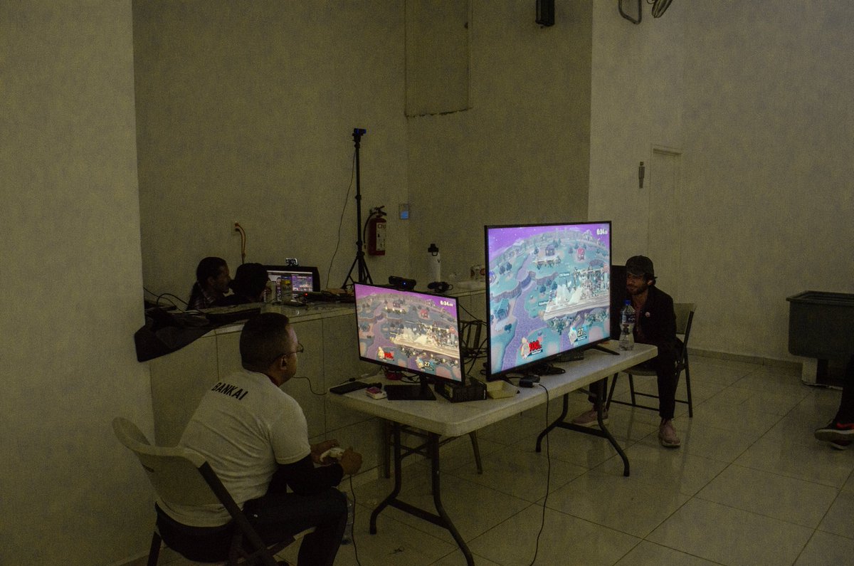 NOWHERE SMASH tweet media