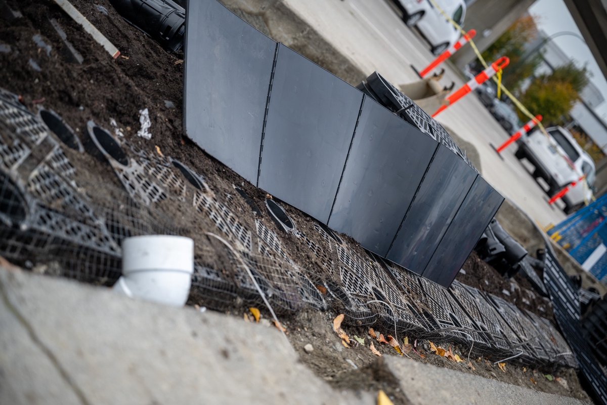 iconixww's tweet image. Excited to see this project featuring DeepRoot Silva Cells &amp;amp; Root Barriers come to life! 🌳💧These systems create space for healthy root growth while protecting sidewalks and underground utilities — helping us build greener, longer-lasting urban landscapes

#SilvaCells #DeepRoot