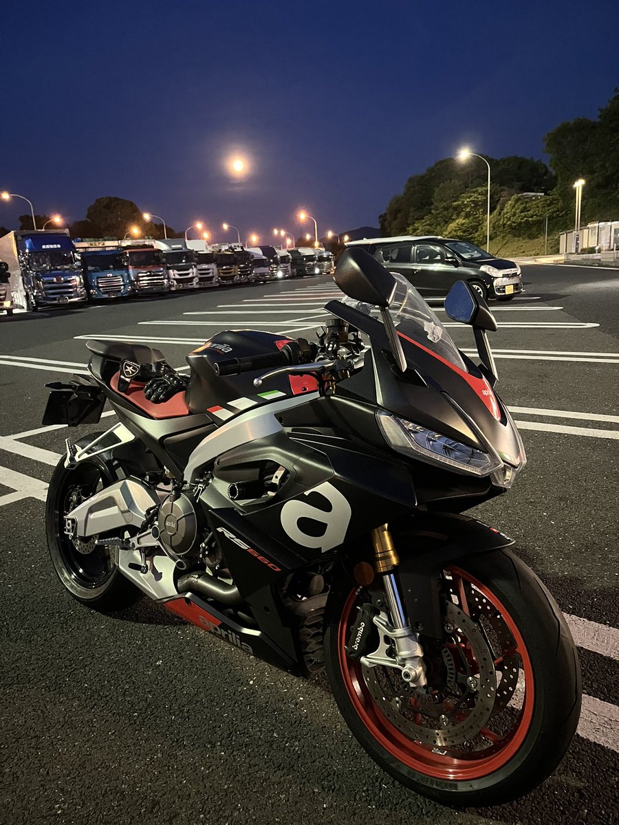 po_rs660's tweet photo. ラパラへ🏍
まだお月様出てるやん https://t.co/MqGBWrAPPv