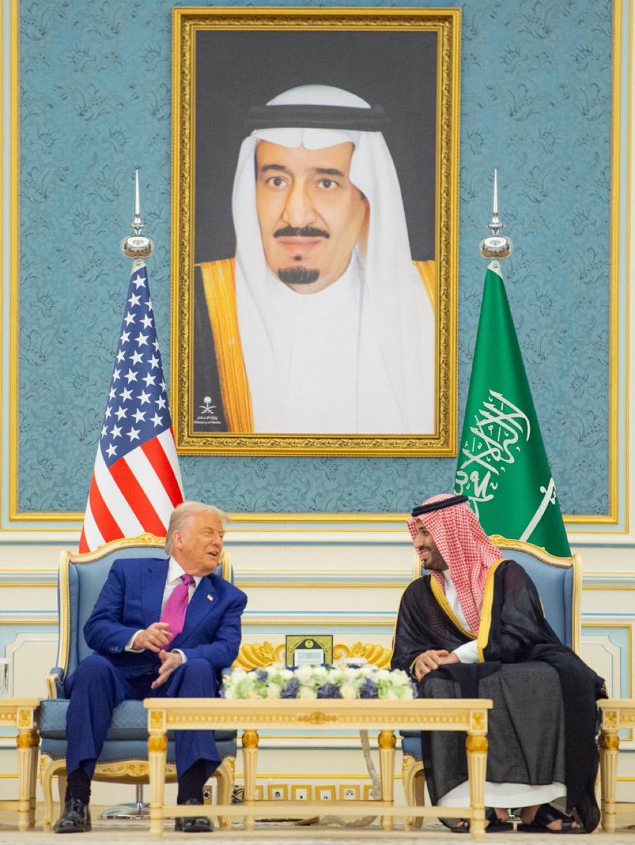 ammmd99's tweet photo. في قيادة العالم مكان المملكة العظيمة 💚💚

#القمة_السعودية_الأمريكية https://t.co/tYIhgRWI9x
