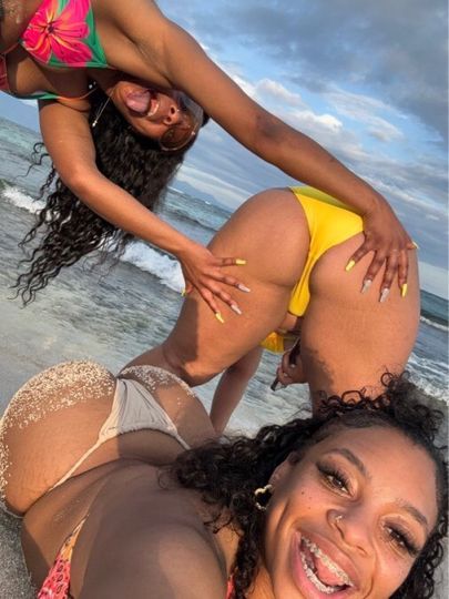 Finding My Poly Travel Tribe Day by Day…