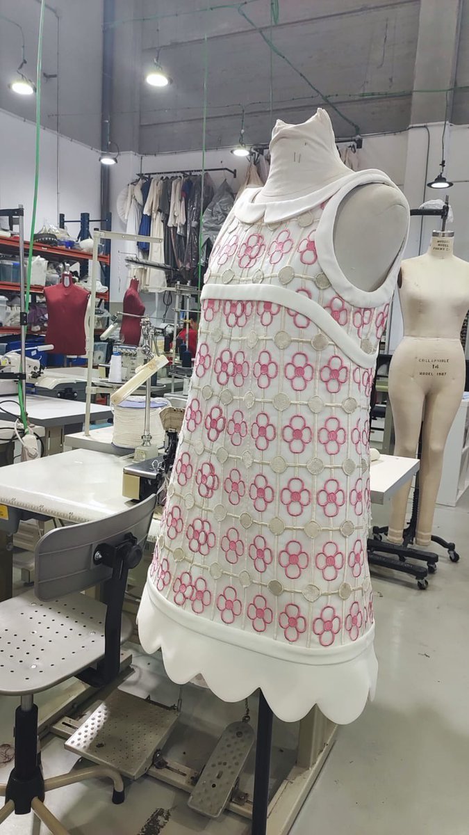 periscostumes's tweet photo. Así confeccionamos el vestido de @CarolinaYusteCF  para interpretar a #Massiel en #lacancion  de @MovistarPlus #Isisvelasco #figurinista #vestuario #periscostumes  @BuendiaEstudios @rtve @Eurovision  #eurofans https://t.co/NxRKUZioKN