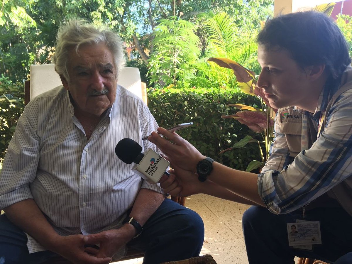 Hoy deja este mundo un político, defensor de sus ideas (de las que se puede estar de acuerdo o no), pero un estadista y visionario.
Pude entrevistarlo el 30 noviembre de 2016 en La Habana, Cuba, durante el funeral de Estado de Fidel Castro. 
¡Gran abrazo Pepe!