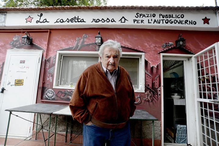 Nos despedimos de un referente de la dignidad, la humildad y la coherencia. Se ha ido José "Pepe" Mujica, un hombre que vivió como pensaba y luchó por un mundo más justo. Gracias por tu ejemplo, tu sabiduría y tu valentía. Tu legado vive 🇺🇾 🖤
#PepeMujica #GraciasPepe