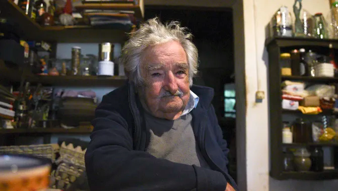 CatalunyaRadio's tweet photo. #ÚltimaHora Mor als 89 anys José Mujica, carismàtic expresident de l'Uruguai
https://t.co/xYj4W59vU1 https://t.co/ztTNPO2jJS