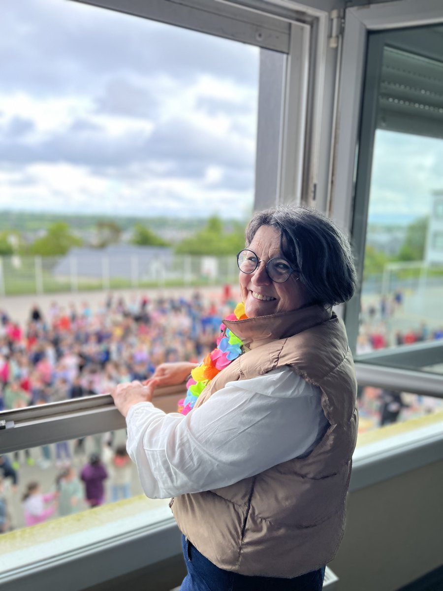 Liesse29's tweet photo. Toute la communauté éducative de l'école Notre Dame de Liesse souhaite une belle retraite à Marie Rouxel.

Marie, tu as accueilli, accompagné avec une bienveillance, un sens du service exemplaire de nombreux enfants et aussi les plus grands - Simplement MERCI ! https://t.co/kYTdKXk3m0