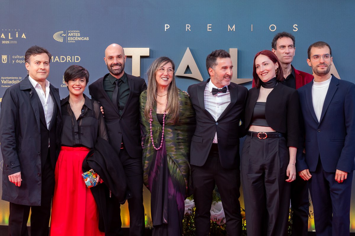 Juan Vinuesa (@juanvinuesa83) on Twitter photo Gracias por tanto cariño. #1936 se llevó 6 #PremiosTalía2025 de la <a href="/academia_aaee/">Academia de las Artes Escénicas de España</a>. Lo conseguido, lo conseguimos juntos. Dedico el mío a mis abuelos —María, Miguel, Rosario y Juan— que pasaron por una guerra y. aun así, construyeron una familia y un futuro. Seguimos el camino. Gracias por tanto cariño. #1936 se llevó 6 #PremiosTalía2025 de la <a href="/academia_aaee/">Academia de las Artes Escénicas de España</a>. Lo conseguido, lo conseguimos juntos. Dedico el mío a mis abuelos —María, Miguel, Rosario y Juan— que pasaron por una guerra y. aun así, construyeron una familia y un futuro. Seguimos el camino.