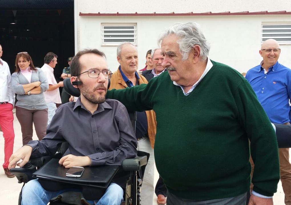 PabloEchenique's tweet photo. Que la tierra te sea leve, camarada Pepe Mujica. Los que nos quedamos un rato más por aquí intentaremos humildemente aplicar todas las cosas que nos enseñaste. https://t.co/lsYKsNo1t2