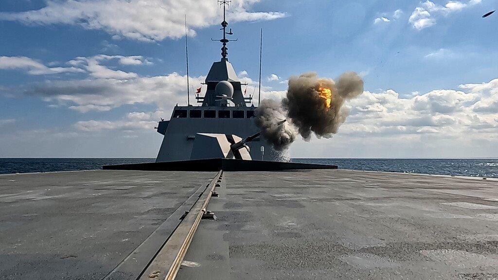 EtatMajorFR's tweet image. 📍Atlantique Nord, au large de l’Écosse | #FormidableShield25
Missiles, menaces en mer, cyberattaques…
Les Alliés 🇧🇪🇨🇦🇩🇰🇫🇷🇮🇹🇳🇱🇳🇴🇪🇸🇬🇧🇺🇸 s’entraînent ensemble à contrer ces menaces.
👉 Coordination, réactivité, puissance : prêts pour tous les défis.