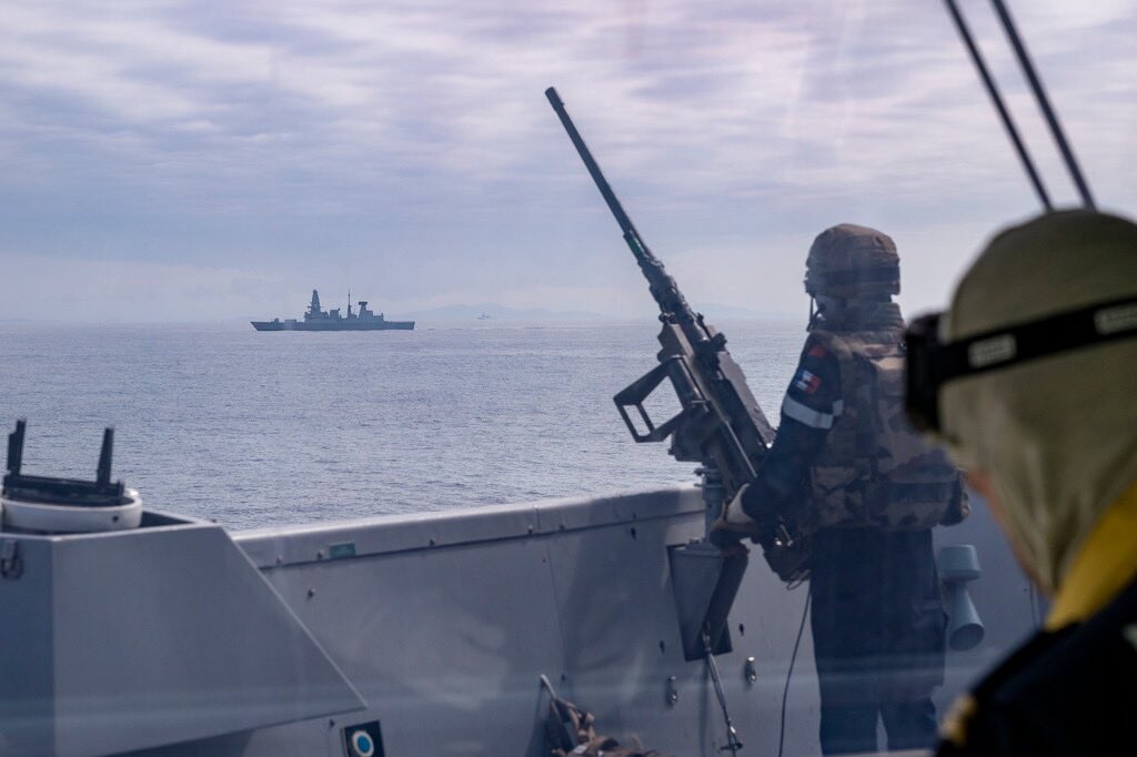 EtatMajorFR's tweet image. 📍Atlantique Nord, au large de l’Écosse | #FormidableShield25
Missiles, menaces en mer, cyberattaques…
Les Alliés 🇧🇪🇨🇦🇩🇰🇫🇷🇮🇹🇳🇱🇳🇴🇪🇸🇬🇧🇺🇸 s’entraînent ensemble à contrer ces menaces.
👉 Coordination, réactivité, puissance : prêts pour tous les défis.