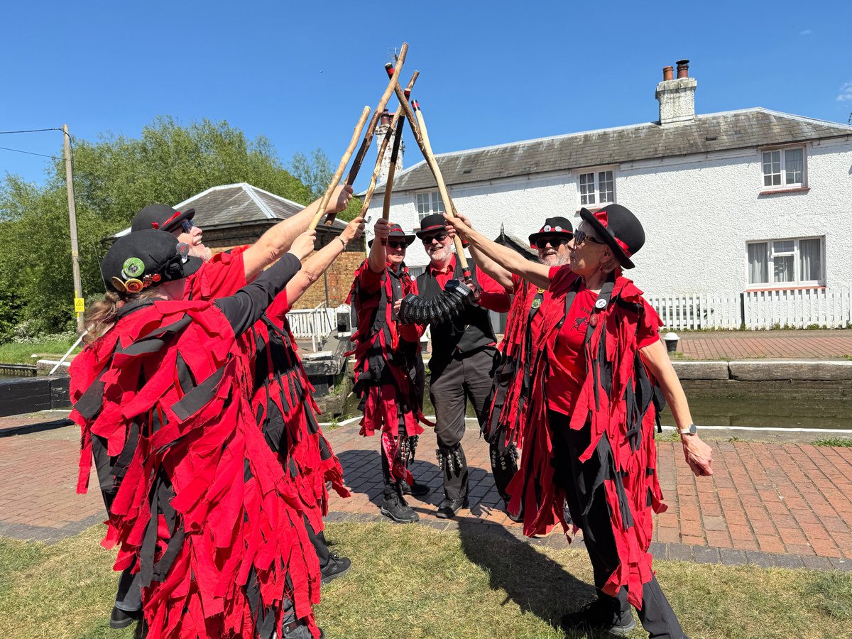 Red Cuthbert Morris tweet media