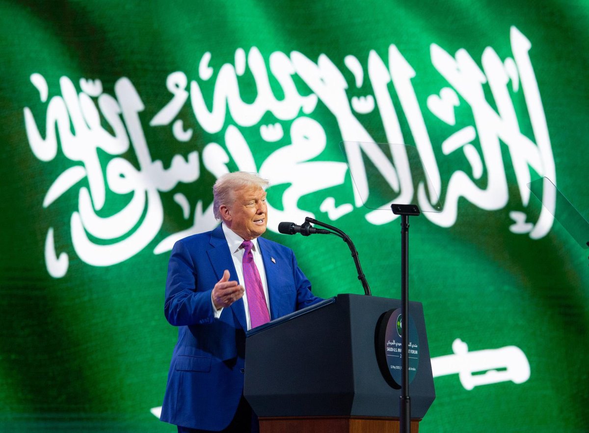 Badermasaker's tweet photo. سمو #ولي_العهد وفخامة الرئيس الأمريكي يشاركان في منتدى الاستثمار السعودي الأمريكي.
#منتدى_الاستثمار_السعودي_الأمريكي
#SaudiUSForum2025 https://t.co/aLeTJ5nDsn