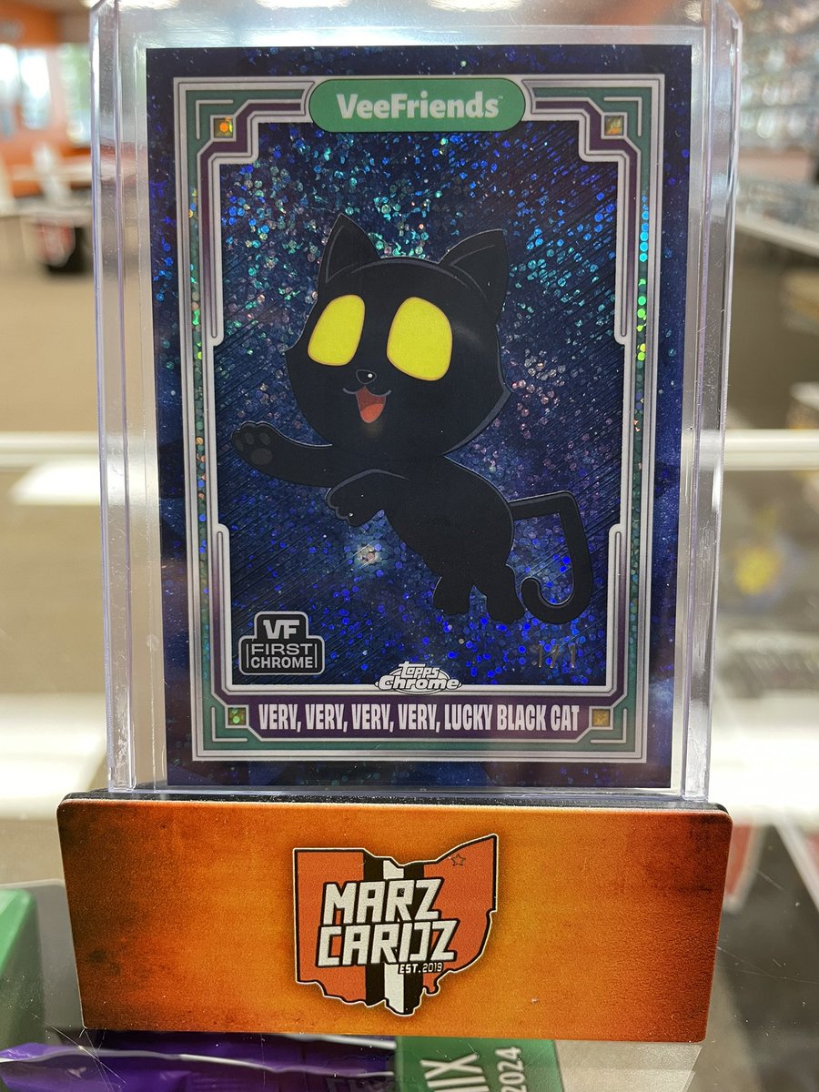 One of the biggest product hits just pulled in our shop🔥🔥
1/1 Very very very very Lucky Black Cat from a <a href="/veefriends/">VeeFriends</a> blaster! Congrats Caden !!