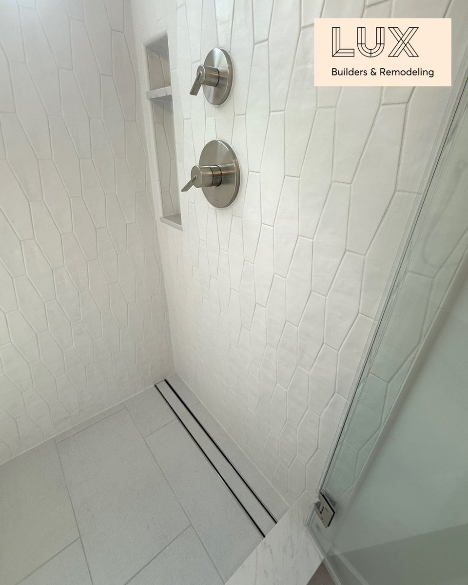 LuxBuilders's tweet image. A shower design that’s both sleek and functional! 🚿✨ Featuring modern fixtures, textured tiles, and a linear drain for a seamless look.

#luxbuilders #bathroomremodel #modernshower #luxurydesign #custombathroom #homerenovation #interiordetails