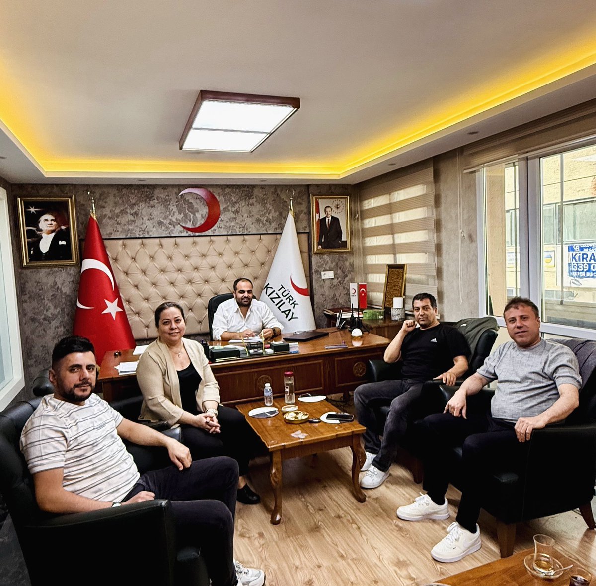 Türk Kızılay Konak Şubesi Yönetim Kurulu, Şube Başkanımız Sayın Melih Bingöl’ün başkanlığında toplanarak, şubenin yürütmekte olduğu faaliyetleri kapsamlı şekilde değerlendirmiş ve önümüzdeki döneme ilişkin hedefler doğrultusunda yeni planlamalarda bulunmuştur.