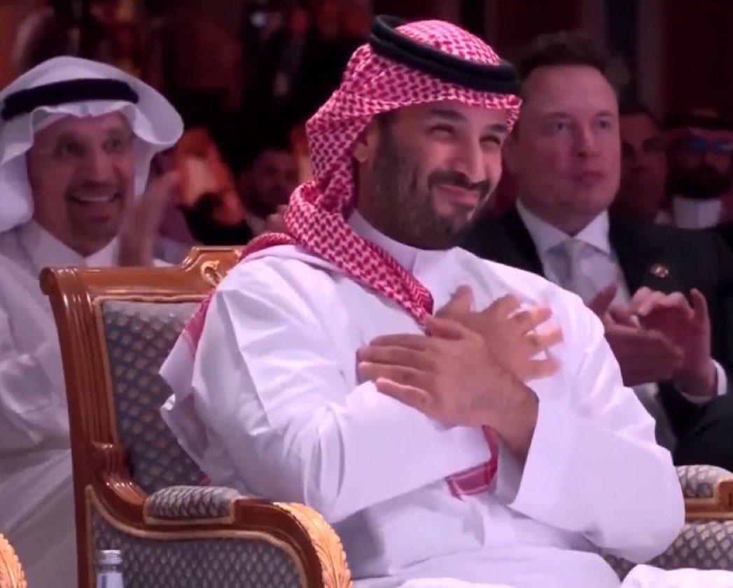 اللهم احفظ سمو سيدي #ولي_العهد، وبارك خطواته، وأيّده بنصرك وتوفيقك يارب العالمين