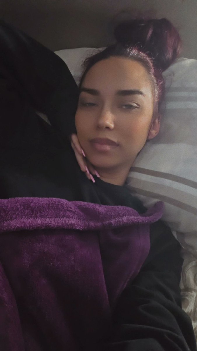 CandyCheex's tweet photo. Sleep 😴, eat 💅🏽, repeat 🥂 https://t.co/eNWTkopvqW