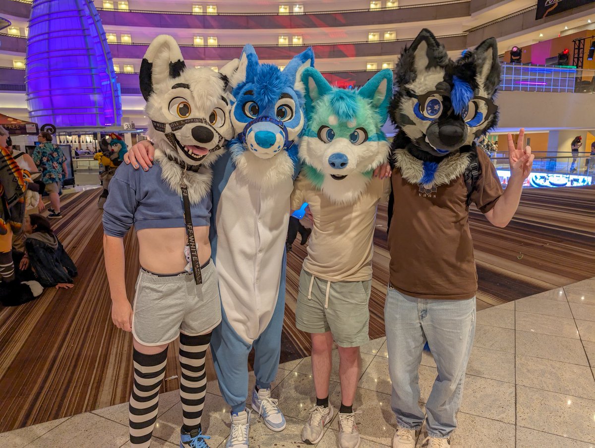 Lovely meeting <a href="/kesufox/">kesufox</a> and <a href="/northernbluefox/">North</a> at #FWA2025 :3