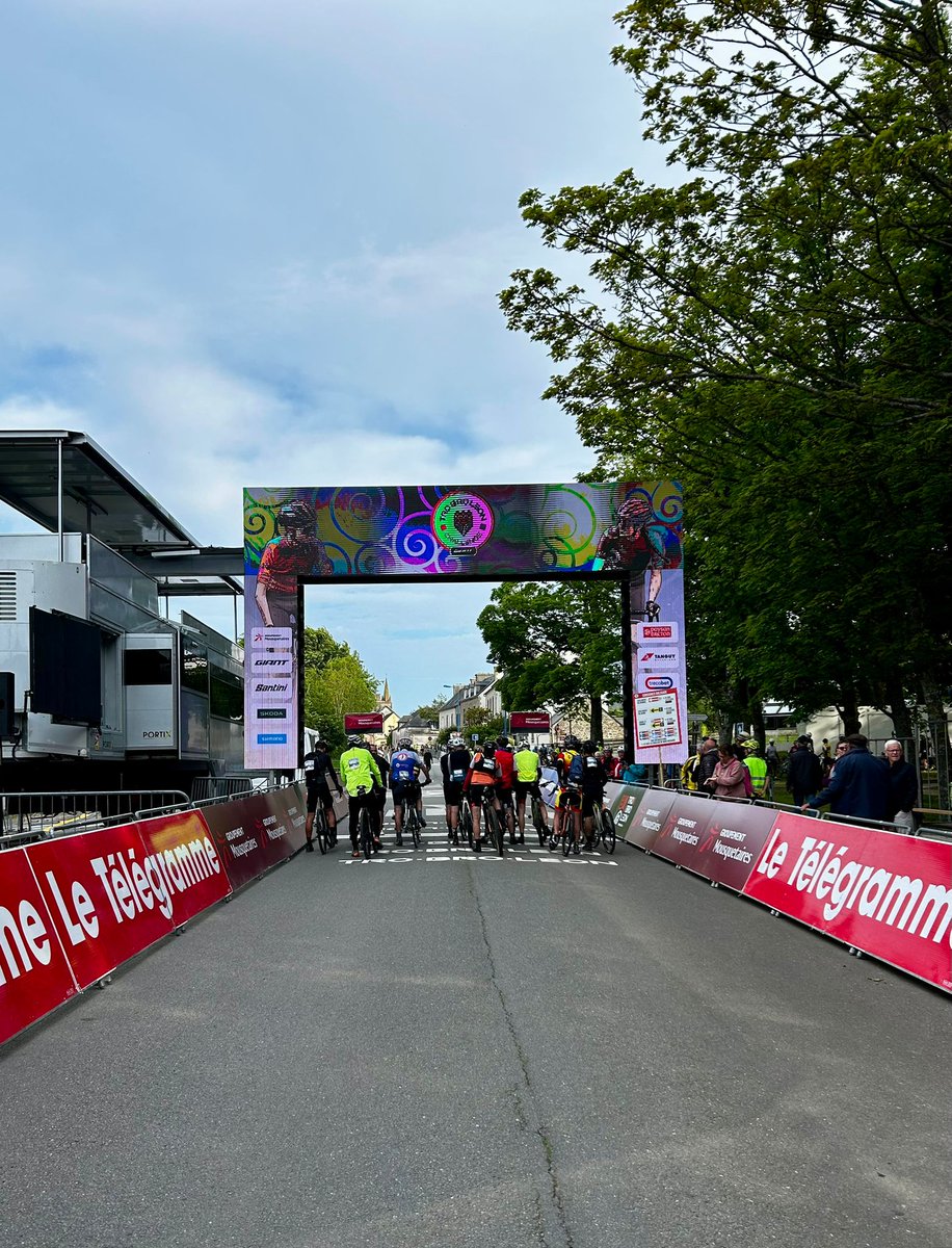CLUB TEAM ARKEA (@clubteamarkea) on Twitter photo Avec en prime un très joli maillot pour l'ensemble des 2600 participants Avec en prime un très joli maillot pour l'ensemble des 2600 participants