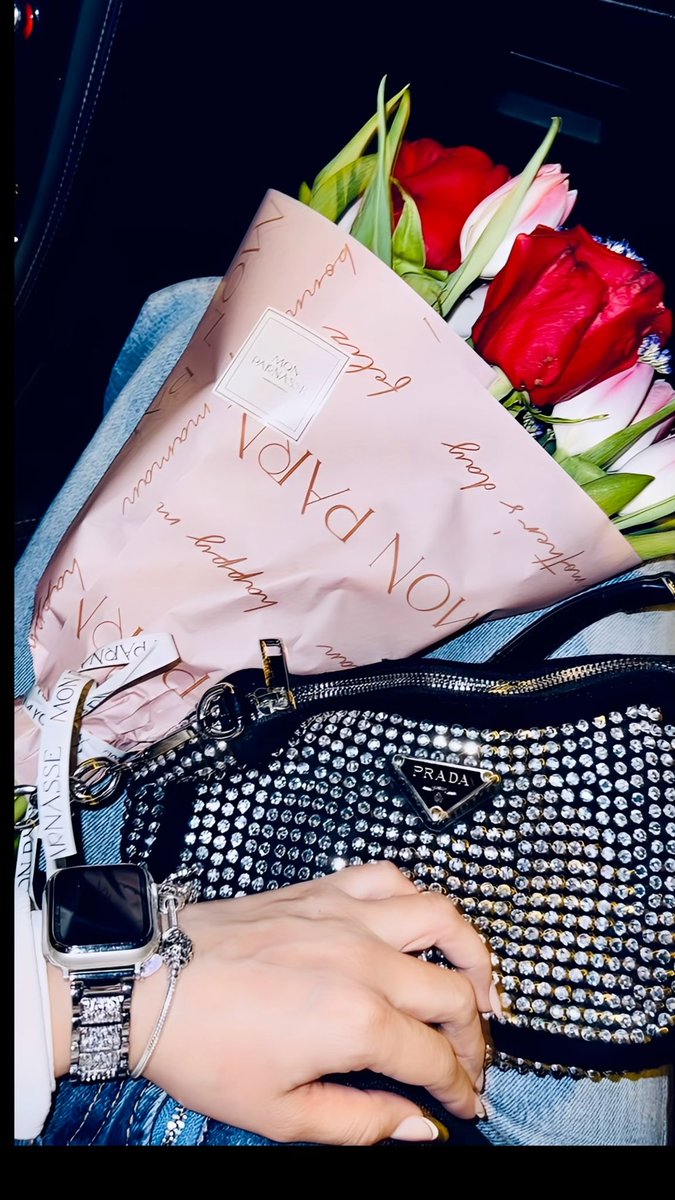 Nicky_Lvr's tweet photo. 💅💁🏻‍♀️🥀 https://t.co/AxFrisyi2Y