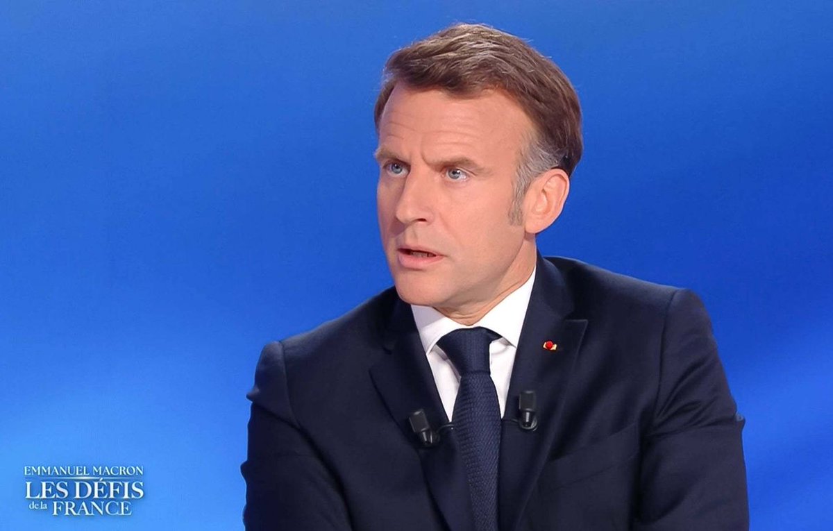 #Macron débat avec lui-même, s’écoute, se félicite et se fout de la réalité.

Pendant qu’il se prend pour un génie, la France crève.

La seule chose que nous attendons de lui, c'est qu'il SE CASSE !
#Macron20h #MacronDémission