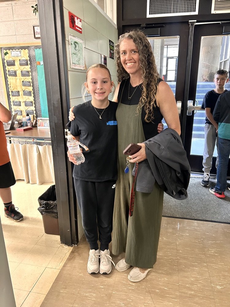 LestervilleR4's tweet image. Elementary & Junior Beta Clubs showed their appreciation to their teaches today by suppling them with their favorite soda! Thank you Betas!