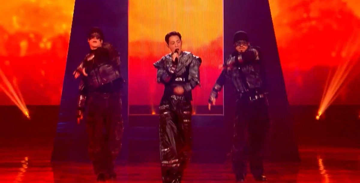 navahw's tweet photo. Norway is what Eurovision was meant to be. An adorable twink dressed in goth chain mail armor, with flawless vocals, snazzy dance moves, and lots of pyro. It feels like the truest form of a Eurovision song, and I love that for it. 10/10 Norway, no notes! #Eurovision2025 https://t.co/GJXmwSMrzr