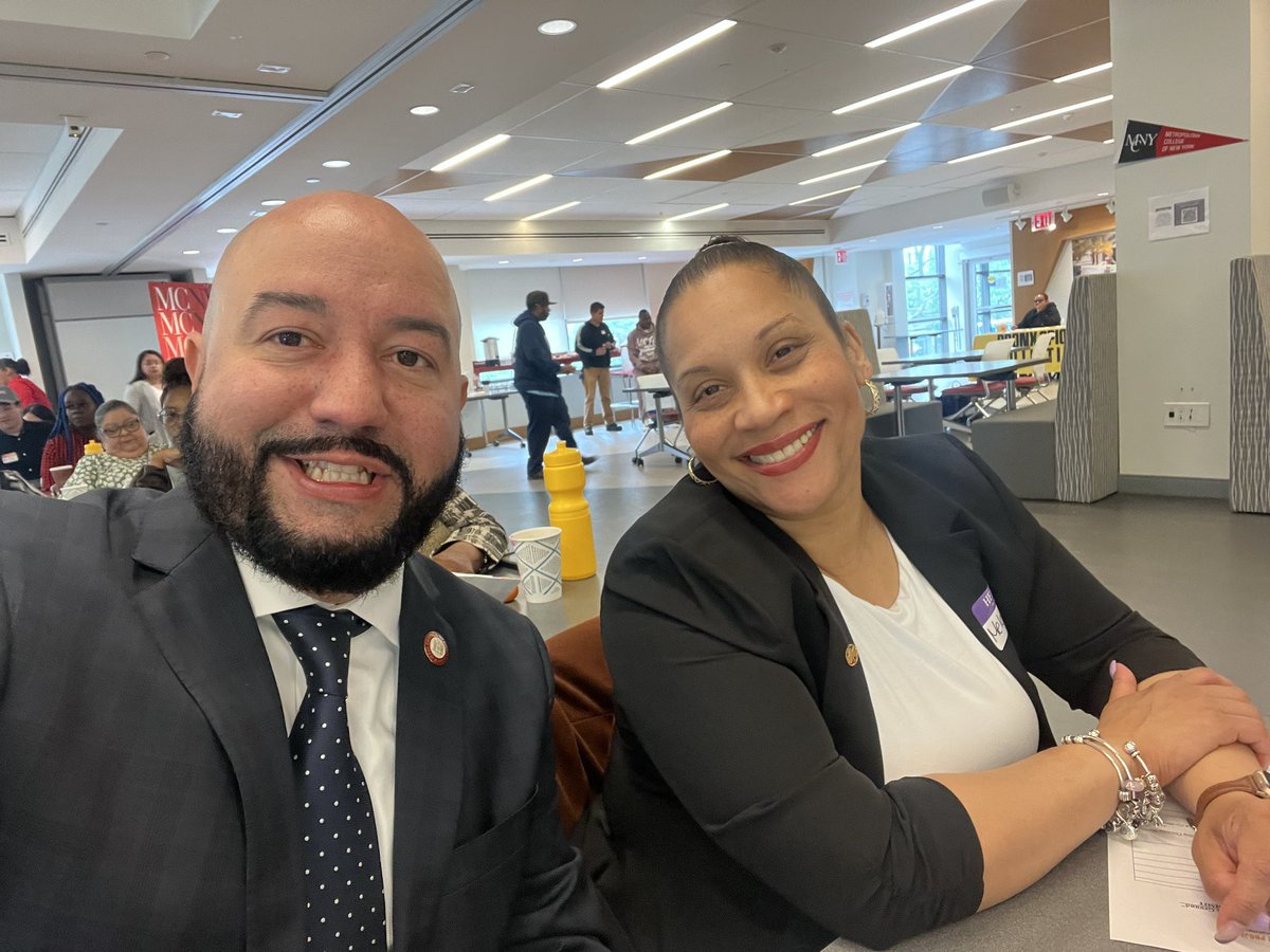 The opioid epidemic in the heart of the #Bronx has torn apart families, ending the promising futures of so many in the process

(1/3)