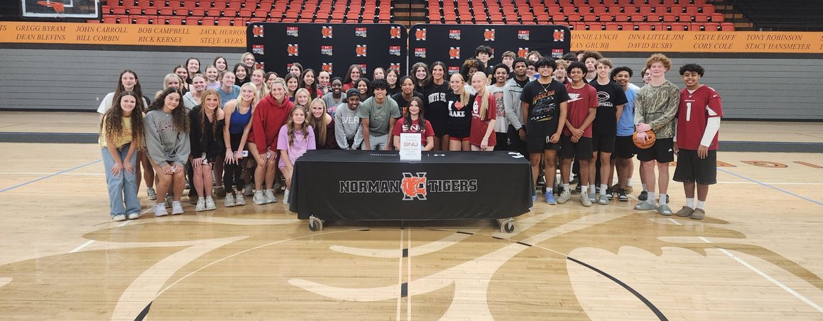 Norman High Girls Basketball (@nhswbb) on Twitter photo π£ CONGRATULATIONS to <a href="/BrowningHalyn/">Halyn Browning</a> on her commitment and signing to continue her Basketball career <a href="/SNUwbb/">SNU Women's Basketball</a>!! ππ We are so proud of Halyn!!! π§‘π€π― π£ CONGRATULATIONS to <a href="/BrowningHalyn/">Halyn Browning</a> on her commitment and signing to continue her Basketball career <a href="/SNUwbb/">SNU Women's Basketball</a>!! ππ We are so proud of Halyn!!! π§‘π€π―