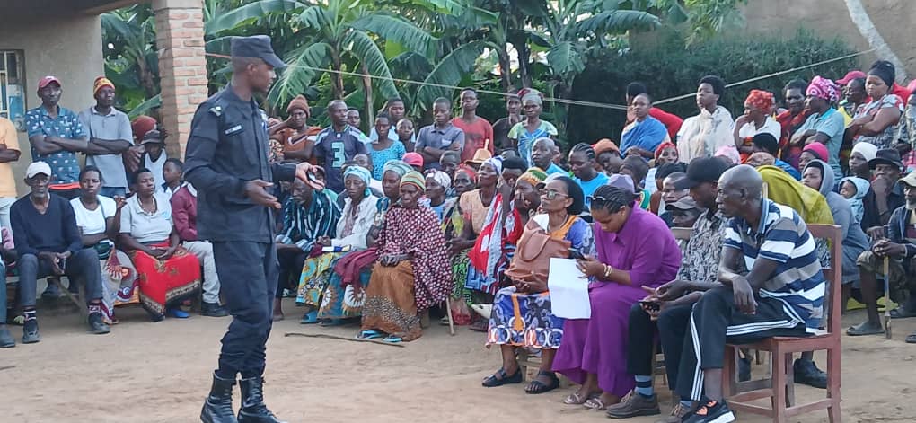 Umurenge wa Gashora - Akarere ka Bugesera (@gashorabugesera) on Twitter photo Mu murenge wa <a href="/GashoraBugesera/">Umurenge wa Gashora - Akarere ka Bugesera</a> ,hakozwe inteko z'abaturage mu tugali twose,umunyamabanga nshingwabikorwa w'umurenge,<a href="/Umulisamariecl2/">Umulisa marie claire</a> ,yashishikarije abaturage kugira umulyango utekanye kandi ushoboye,mukiganiro cyumulyango yabagejejeho.<a href="/BugeseraDistr/">Bugesera District</a> ,<a href="/RwandaEast/">πππ¬πππ«π§ ππ«π¨π―π’π§ππ | ππ°ππ§ππ</a> Mu murenge wa <a href="/GashoraBugesera/">Umurenge wa Gashora - Akarere ka Bugesera</a> ,hakozwe inteko z'abaturage mu tugali twose,umunyamabanga nshingwabikorwa w'umurenge,<a href="/Umulisamariecl2/">Umulisa marie claire</a> ,yashishikarije abaturage kugira umulyango utekanye kandi ushoboye,mukiganiro cyumulyango yabagejejeho.<a href="/BugeseraDistr/">Bugesera District</a> ,<a href="/RwandaEast/">πππ¬πππ«π§ ππ«π¨π―π’π§ππ | ππ°ππ§ππ</a>