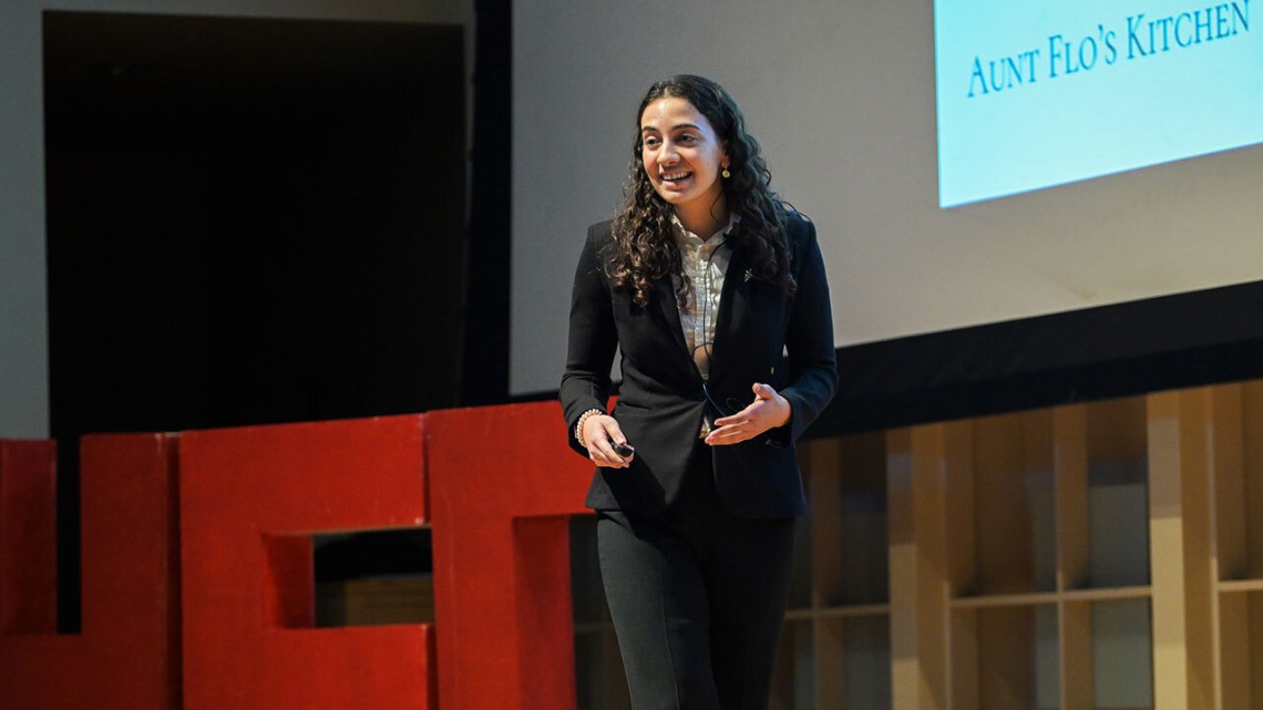 Exciting news for eLab alumna Aunt Flo's Kitchen 🎉 They just won the $25K first-place prize at the 2025 Hospitality Business Plan Competition, moving one step closer to bringing Cramp Bites to commercial production.

Read more about Jamshidi’s journey 🖇️ business.cornell.edu/hub/2025/05/05…