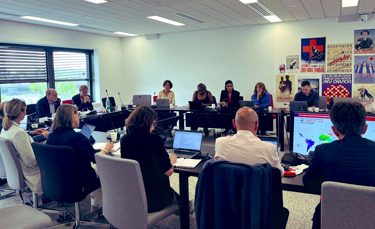 Rémy Rioux (@riouxremy) on Twitter photo Merci au Pdt <a href="/dacostaph/">Philippe DA COSTA</a>, à la directrice générale Nathalie Smirnov et à tous les membres du comité directeur de la <a href="/CroixRouge/">Croix-Rouge fr</a> pour leur accueil et leur écoute sur la coopération avec l’<a href="/AFD_France/">Agence Française de #Développement (AFD) 🇫🇷 🇪🇺</a>, l’avenir de l’action de développement et le lien avec les Français 🙏🏼 Merci au Pdt <a href="/dacostaph/">Philippe DA COSTA</a>, à la directrice générale Nathalie Smirnov et à tous les membres du comité directeur de la <a href="/CroixRouge/">Croix-Rouge fr</a> pour leur accueil et leur écoute sur la coopération avec l’<a href="/AFD_France/">Agence Française de #Développement (AFD) 🇫🇷 🇪🇺</a>, l’avenir de l’action de développement et le lien avec les Français 🙏🏼