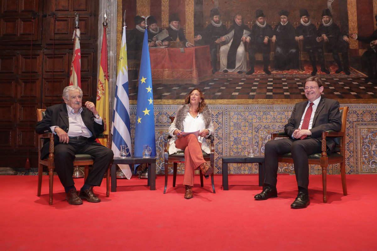 Aquella tarde en el Palau, en una conversación para mí inolvidable, dijo:
"Soy libre cuando gasto tiempo de mi vida en cosas que me gusta sin joder a otros". 
Se nos fue Mujica. 
Mujica se queda para siempre. 
DEP