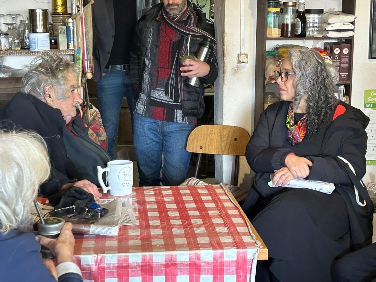 Tuve el inmenso honor y privilegio de conocer a un gigante de nuestra América, Pepe Mujica. Mi corazón llora por la pérdida del amigo, compañero y guía de toda una generación de nuevos luchadores en el continente. 

A Lucia y todo el ⁦<a href="/Frente_Amplio/">Frente Amplio</a>⁩ mi abrazo y afecto.