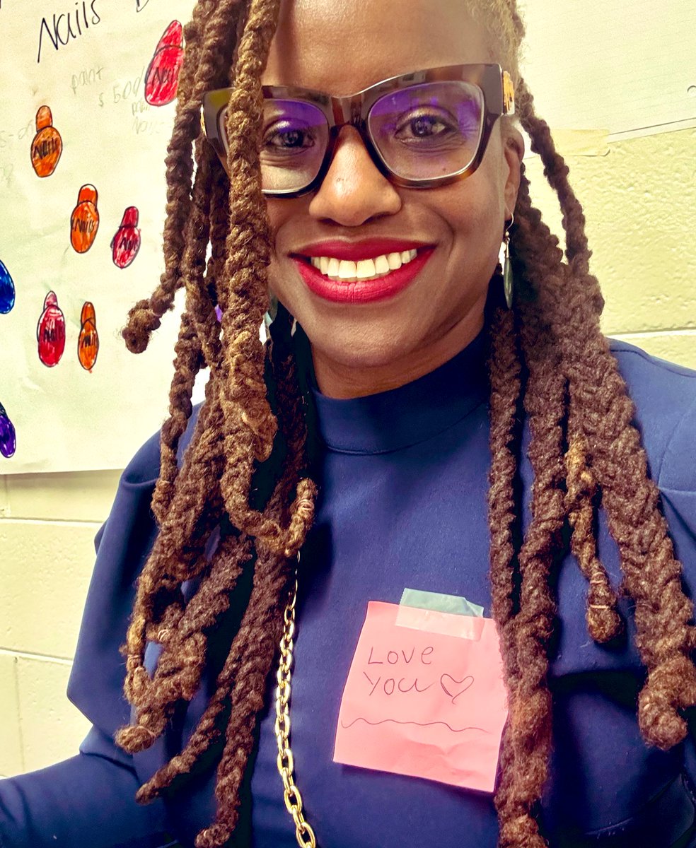 Wrapped up an enrichment session with 5th grade, and a student handed me this sticky note on the way out. Moments like this remind me why leadership starts with connection.
#InstructionalLeadership #LeadWithHeart #SchoolLeadership #StudentConnections #MomentsThatMatter