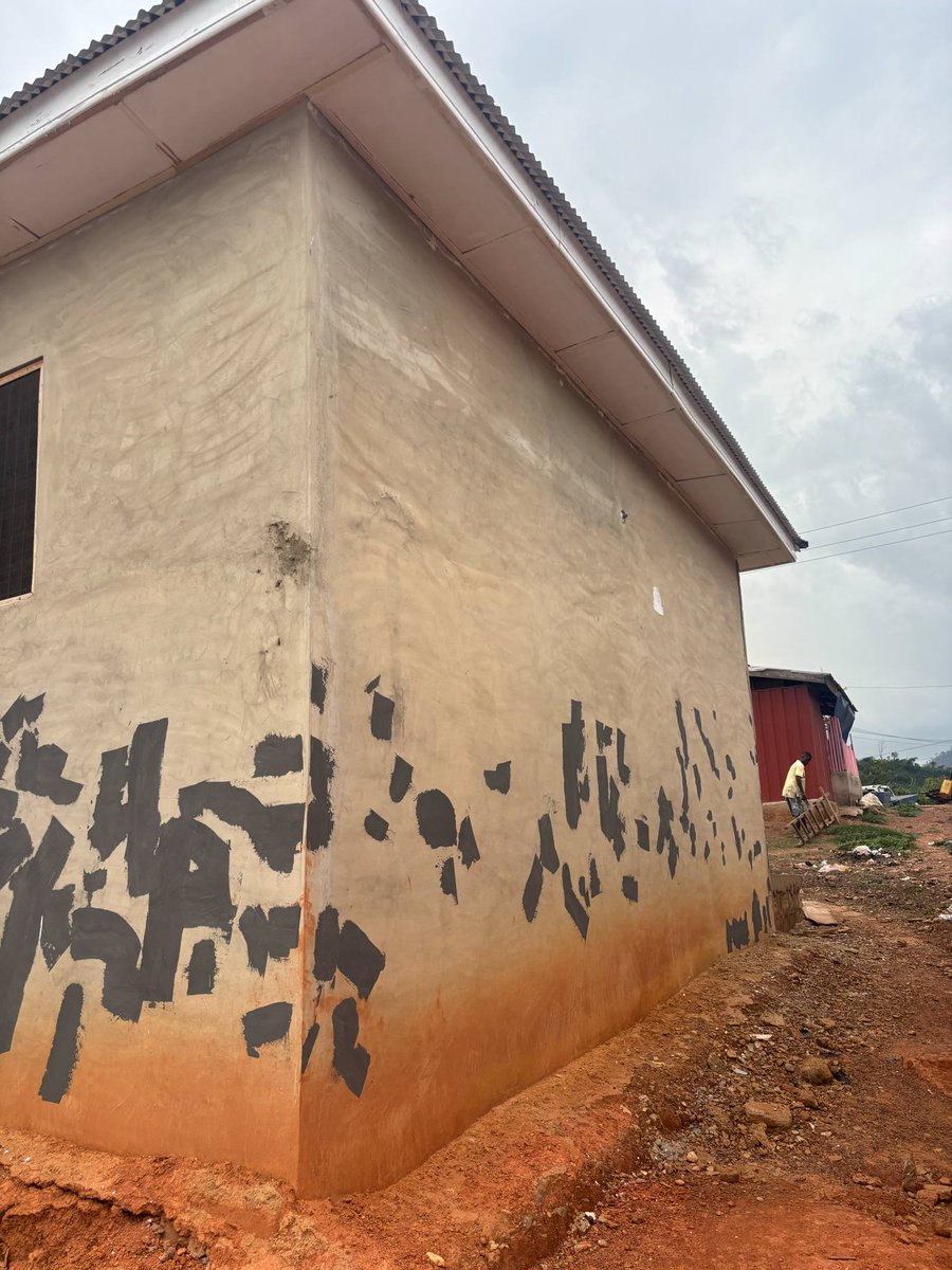claudiacaitlyn1's tweet photo. What a fab day! The local painter has started painting Desmonds house. We are delighted that he has offered to give Kofi an apprenticeship.
Everything we do is to allow every child to reach their potential and live their best life. Thanks to @sjdaly80
 &amp; @LizMalafronte https://t.co/TcJGVVSpTa