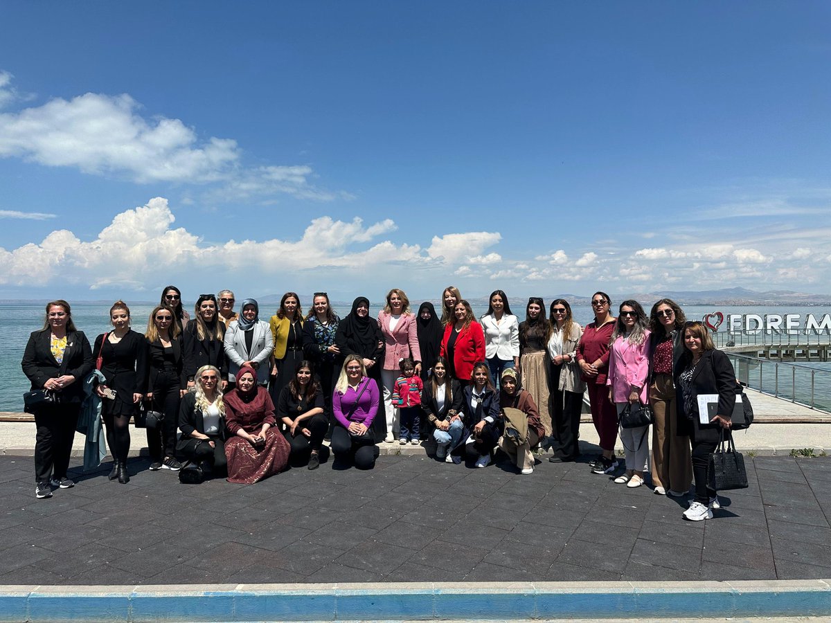 Van’da Kadınlar Buluştu: “Sorunlarımızı Birlikte Konuşup Güçleniyoruz” van65haber.com/vanda-kadinlar… 
<a href="/CHPVAN_/">CHP Van İl Başkanlığı</a> <a href="/BeyhanAslanCHP/">Beyhan Aslan</a> <a href="/CHPKadinKolu/">CHP Kadın</a> <a href="/chpgenclikgm/">CHP Gençlik Kolları</a>