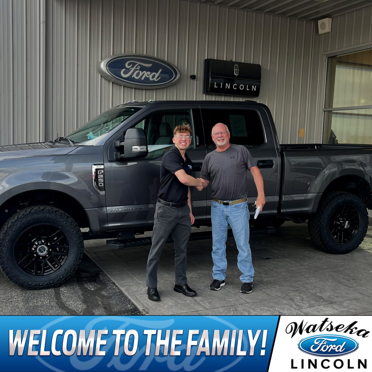 WatsekaFord's tweet image. Congrats to David from Covington, IN on his new Ford Super Duty! Thanks for making the drive to visit us and working with Ethan to make it happen! 🙌 We’re glad your first experience with Watseka Ford was a great one! #WatsekaFord #SuperDuty #FirstTimeCustomer #BuiltFordTough
