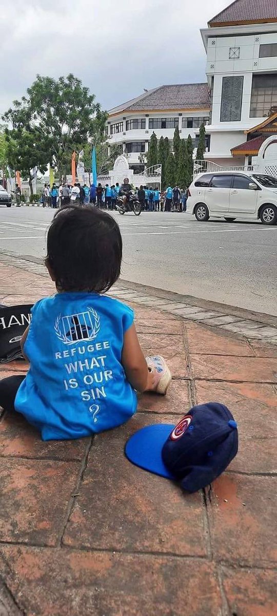 #End13YearsInLimbo_Idonesia
The UNHCR partners business also has to be investigated for violating human rights in Indonesia.