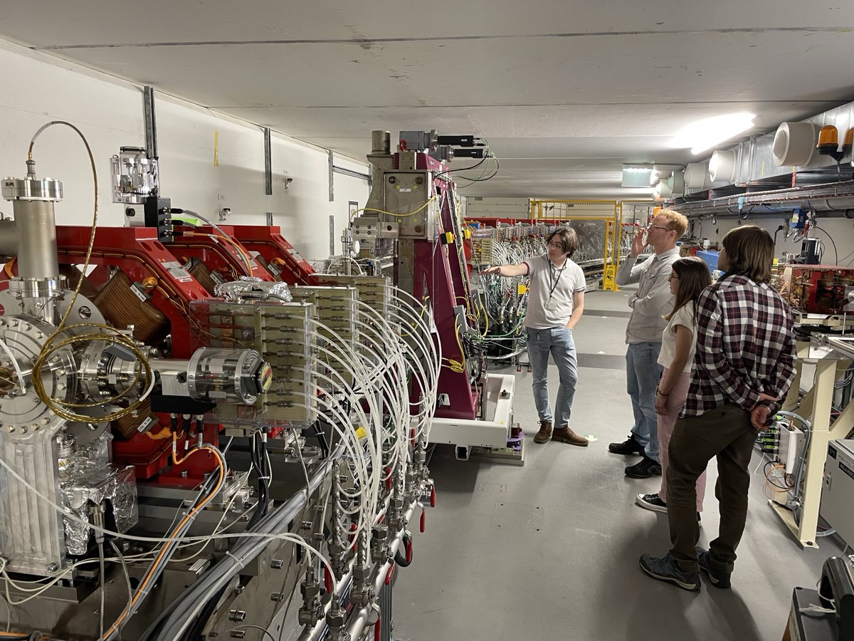 XRnanotech's tweet image. The @XRnanotech team had the unique chance to get a guided tour of the accelerator ring of the #SwissLightSource💫at @psich_en, which is only rarely possible as it must be shut down for this to happen. We are looking forward to what will be possible after the upgrade to #SLS 2.0