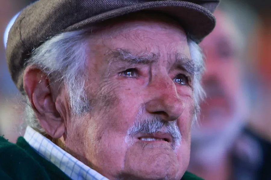 "Me voy a morir feliz. No gasté mi vida solo consumiendo, la gasté soñando, peleando, luchando. Me cagaron a palos, sí, pero le di un sentido a mi existencia”. 🎗️