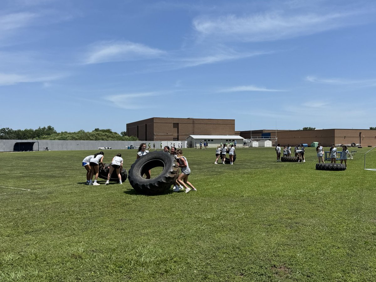 clementsvball's tweet image. Off-Season Tires Day! Today's mantra: "I can do hard things because I am strong!" 😤💪 #hwpo