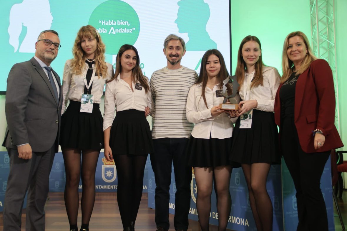Desarrollo Educativo Málaga (@educacionmlg) on Twitter photo 🎉También felicitamos a los subcampeones de la fase regional del Torneo de Debate Educativo "Habla bien, habla andaluz”, que ha tenido lugar en #Carmona, el <a href="/IESFuengirolaN1/">IES Fuengirola Nº1</a>. ¡Enhorabuena! 🎉También felicitamos a los subcampeones de la fase regional del Torneo de Debate Educativo "Habla bien, habla andaluz”, que ha tenido lugar en #Carmona, el <a href="/IESFuengirolaN1/">IES Fuengirola Nº1</a>. ¡Enhorabuena!