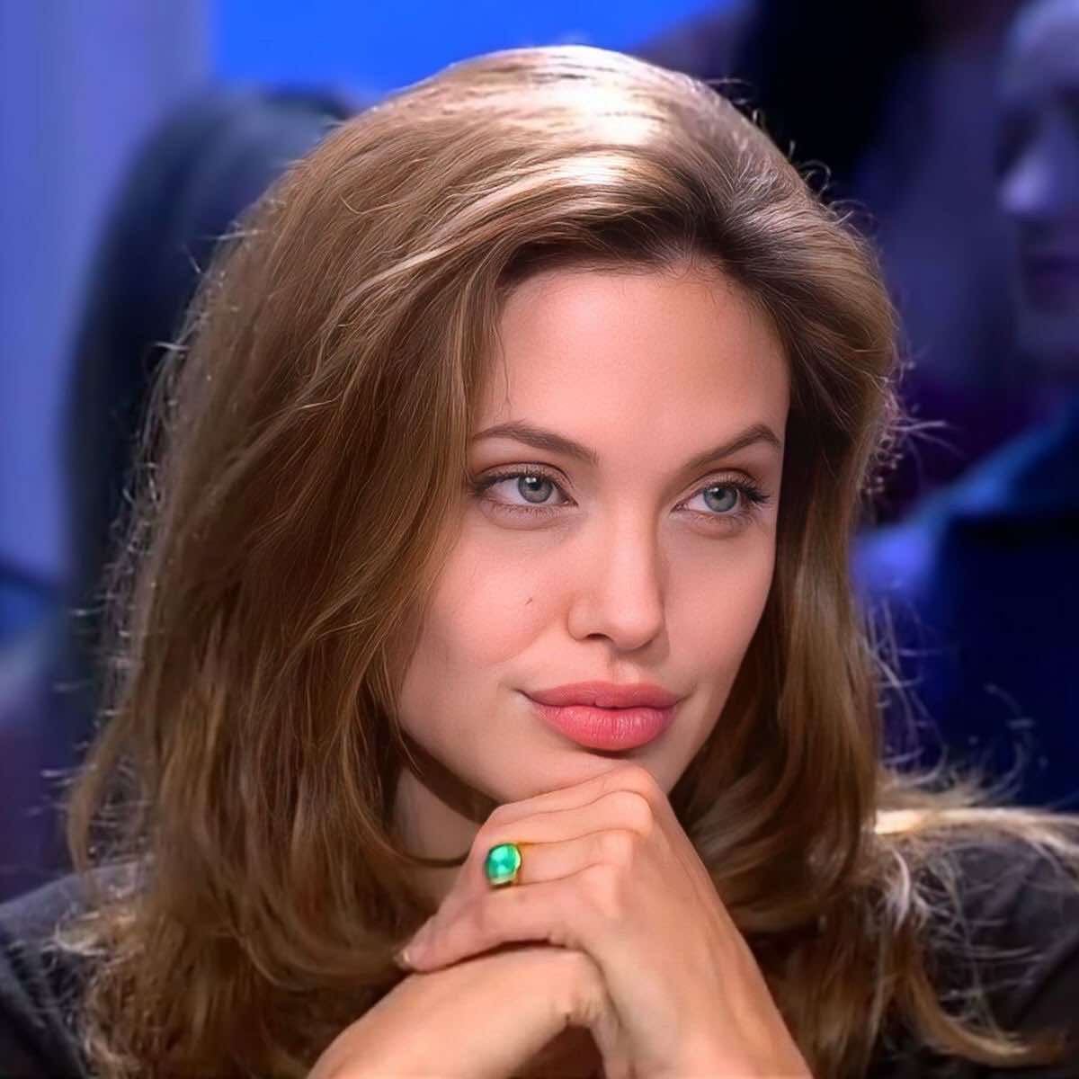 Angelina Jolie (@jhfbffg) on Twitter photo 