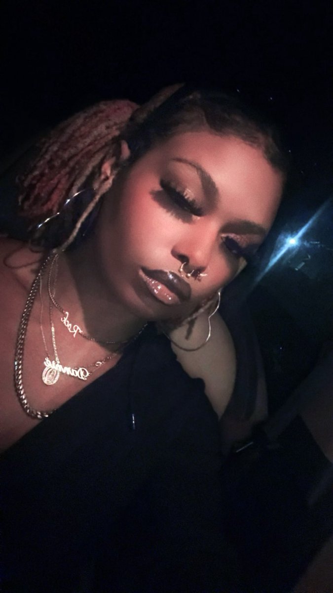 e68698175's tweet photo. My lips are my favorite feature 🩷. What about you ? https://t.co/eur688WpOr