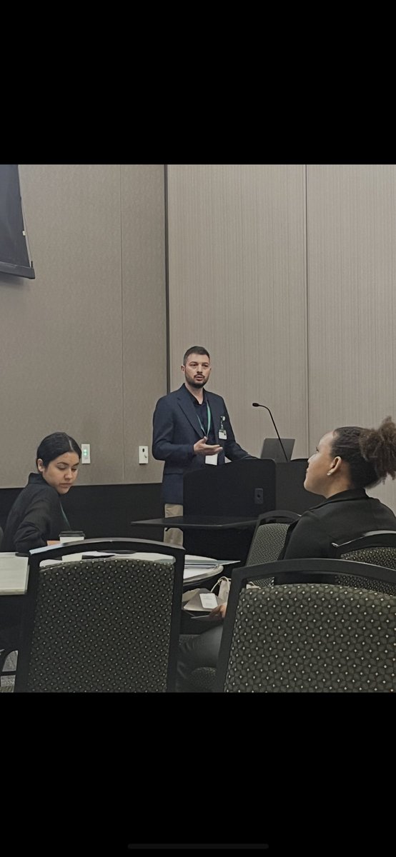 Talented postdoc @KPapanikolaou93 showcasing his early work in the lab examining cellular senescence as a source of skeletal muscle dysfunction at UAB Postdoc Research Day. 
<a href="/UABHeersink/">UAB Heersink School of Medicine</a>
<a href="/UABDeptMed/">UAB Department of Medicine</a>
<a href="/angadyadav2011/">Angad Yadav</a>